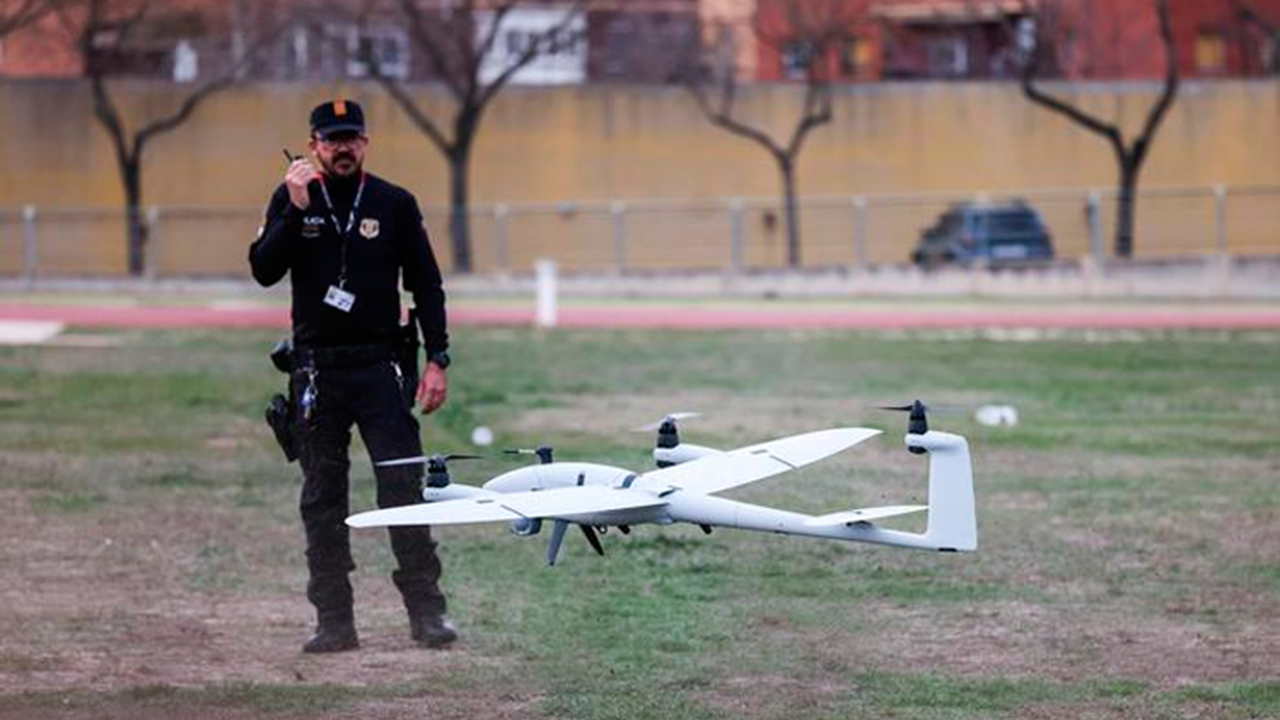 Los Mossos d Esquadra estrenan un dron con IA para luchar contra el narcotrafico y el robo de cobre TECNOLOGIAS Administracion Publica Digital